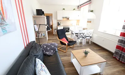 Küchenzeile mit kombiniertem Wohn-und Essbereich