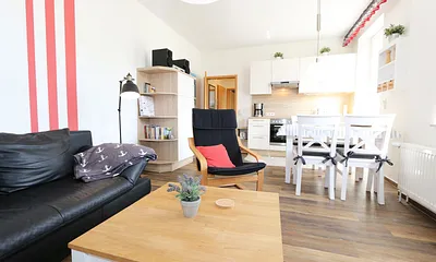 Küchenzeile mit kombiniertem Wohn-und Essbereich