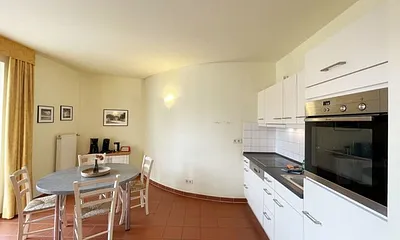 Esstisch mit Stühlen