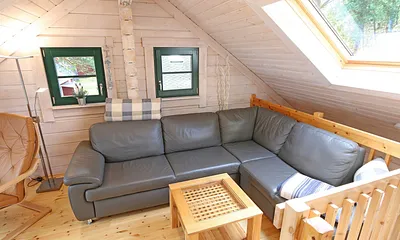 große Eckcouch in der Galerie