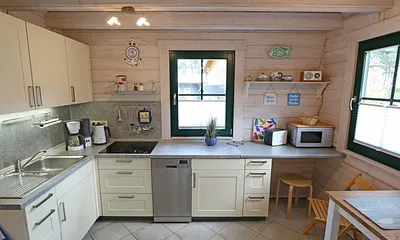 Küchenzeile mit allem was benötigt wird