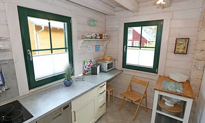 Küche mit Mikrowelle