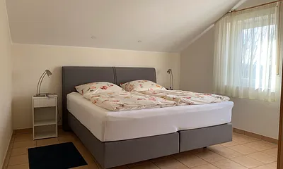 Schlafzimmer 2 mit Boxspringbett (180*200)