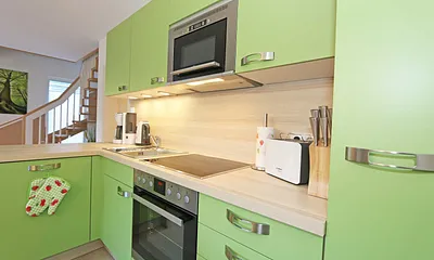 Küchenzeile mit Backofen