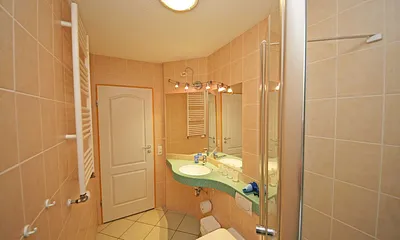 Badezimmer mit Waschbecken