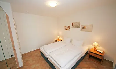 1. Schlafzimmer mit Doppelbett