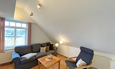 gemütliche Couch und Relax Sessel