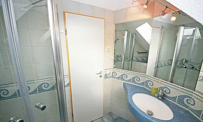 Badezimmer mit Dusche