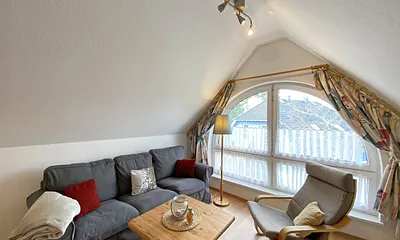 gemütliche Couch mit Relax Sessel