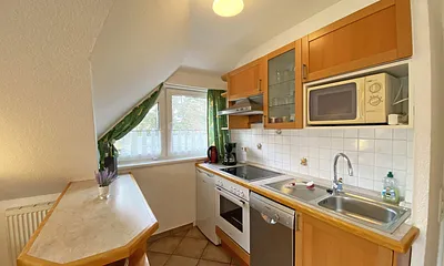 Küchenzeile mit Backofen