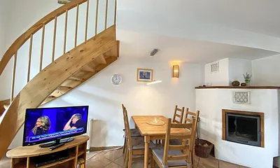 Wohnzimmer mit Kamin