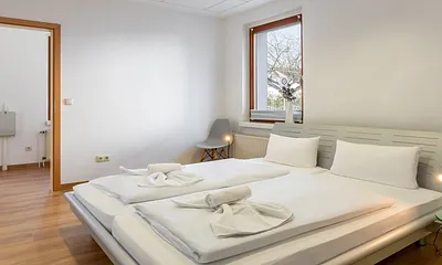 Schlafzimmer mit Doppelbett