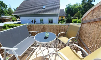 bestuhlter Süd/West Balkon - vom Wohnbereich begehbar