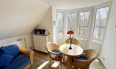 Esstisch mit Stühlen