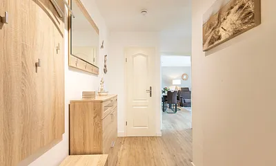 Flurbereich mit Blick in den Wohnbereich