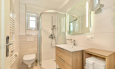 Tagelicht Bad mit flacher Dusche