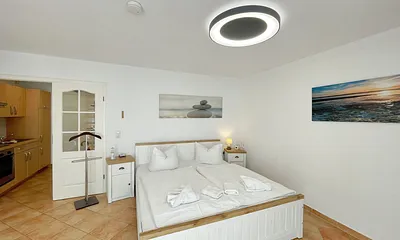 Schlafbereich mit Doppelbett