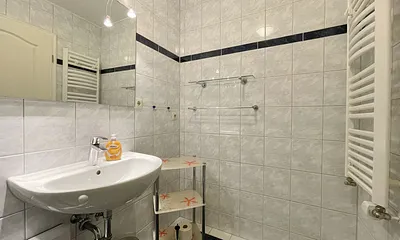 Badezimmer mit Dusche