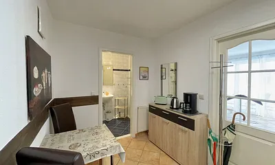 Essbereich mit Stühlen