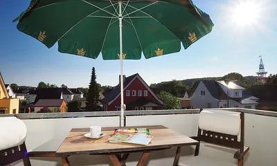 Südbalkon mit Sonnenschirm