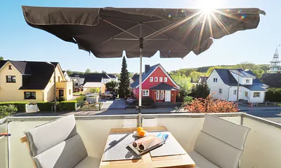 Südbalkon mit Sonnenschirm