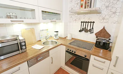 Küchenzeile mit Backofen