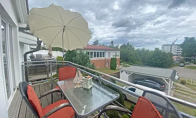 bestuhlter Balkon (Süd/Ost)