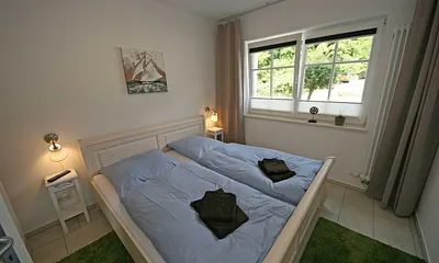 Schlafzimmer mit Doppelbett