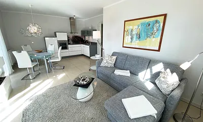 Wohnzimmer mit gemütlicher Eckcouch