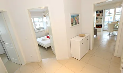 Flurbereich mit kleiner Kommode