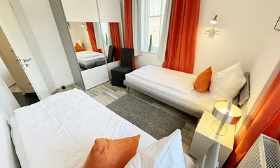 Villa Wilhelmine WE 04 Schlafzimmer mit 2 Einzelbetten und Kleiderschrank