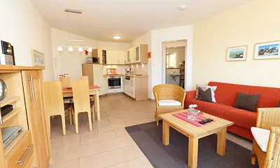 Wohnzimmer mit Blick zur Küche