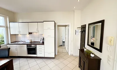 Küchenzeile mit angrenzender Gadrobe