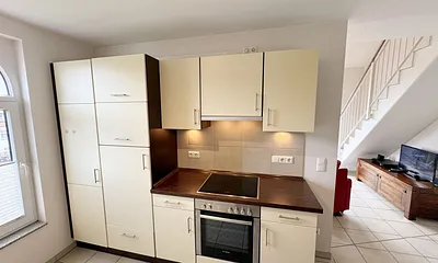 Küchenzeile mit Backofen