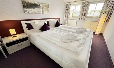 Seepark Sellin Haus Baabe - 1. Schlafzimmer mit Doppelbett