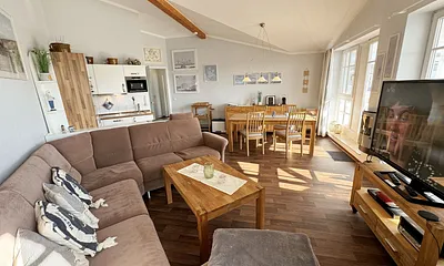 Seepark Sellin Haus Baabe - Couch und TV-Bereich