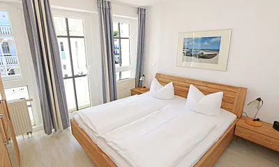 Schlafzimmer mit Doppelbett