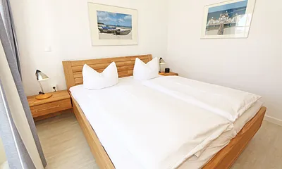 Schlafzimmer mit Doppelbett