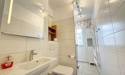 Badezimmer mit Dusche