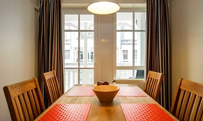 Esstisch für vier Personen