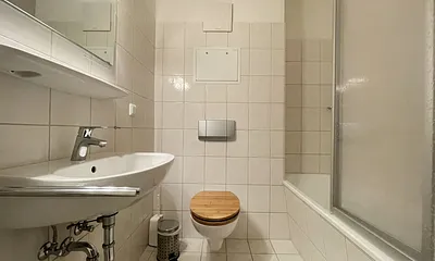 Badezimmer mit Waschbecken