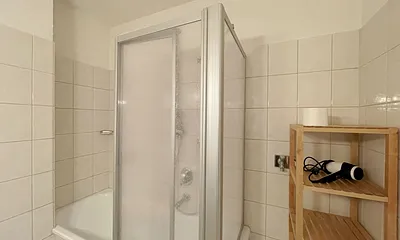 Badezimmer mit Badewanne zum Entspannen