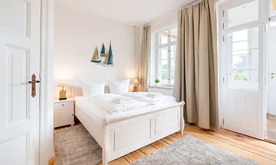 Schlafzimmer mit Doppelbett