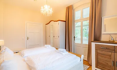 2. Schlafzimmer mit Doppelbett