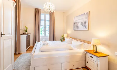 2. Schlafzimmer mit Doppelbett