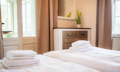 1. Schlafzimmer mit angrenzendem Wintergarten