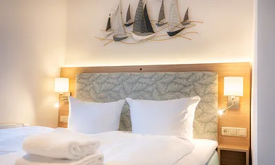 Schlafzimmer mit Doppelbett