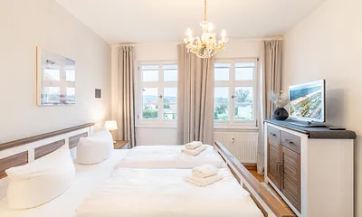 Schlafzimmer mit Doppelbett 