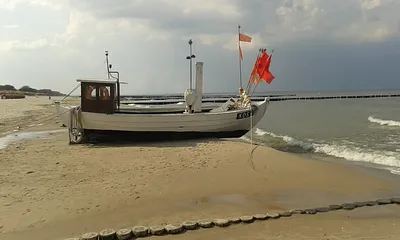 Fischerboot am Strand