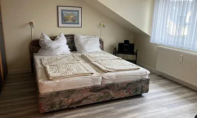 Doppelbett im Schlafzimmer